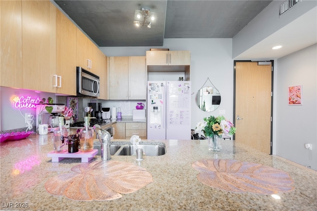 353 E Bonneville Avenue - Photo 8