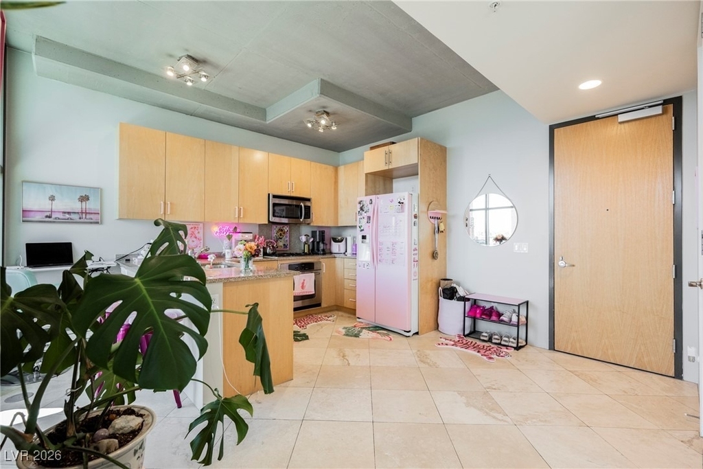 353 E Bonneville Avenue - Photo 4