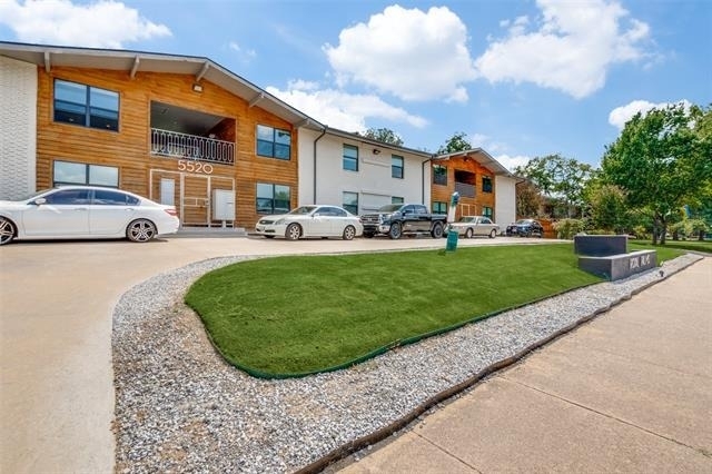 5520 Gaston Avenue - Photo 11