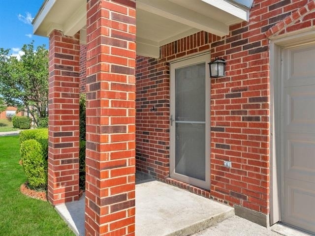 235 Yale Boulevard - Photo 3