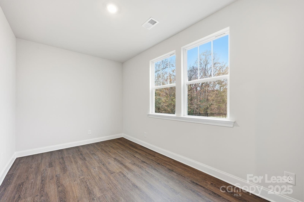 11003 Valkyrie Lane - Photo 7