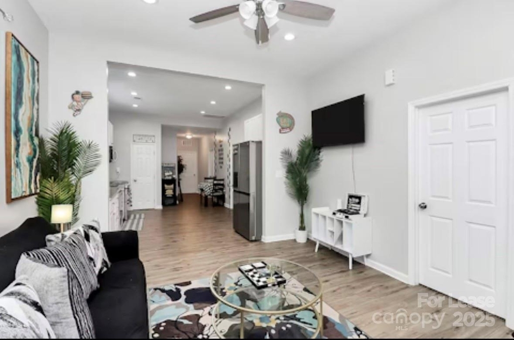 1806 Vinton Street - Photo 2