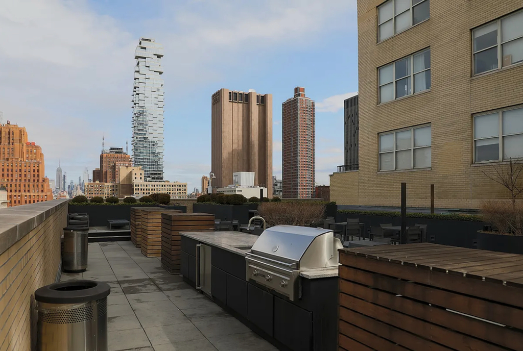 West Broadway, Tribeca, Downtown Manhattan - Photo 7