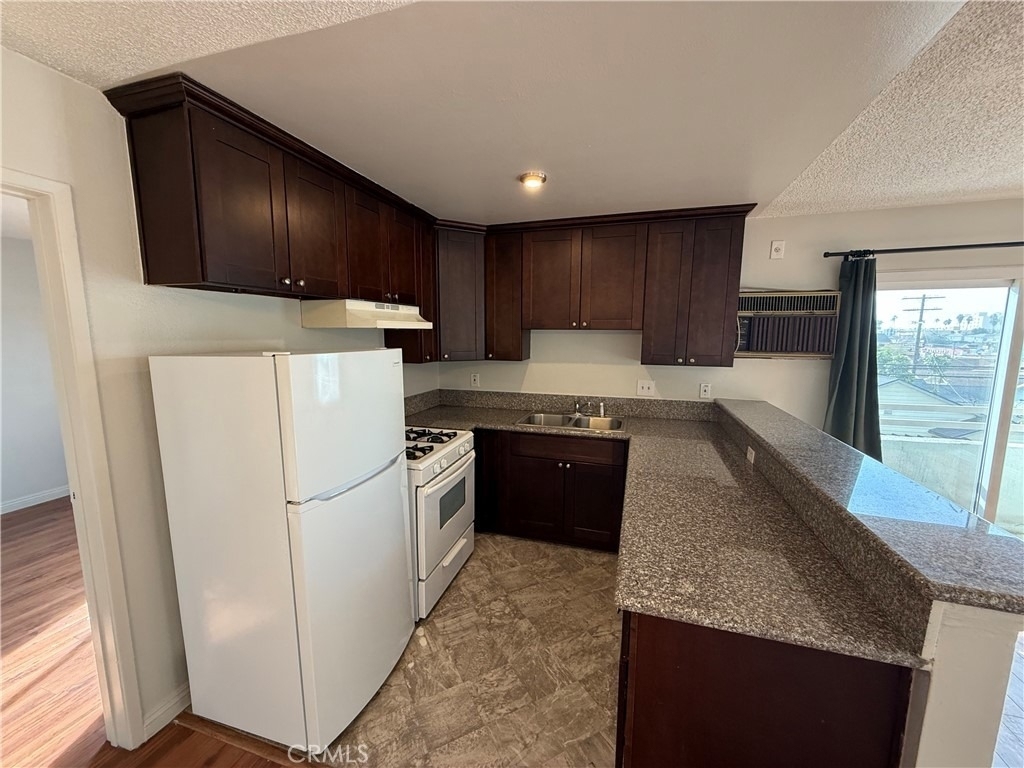 400 N Hobart Boulevard - Photo 4