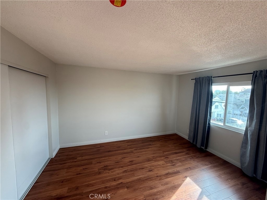 400 N Hobart Boulevard - Photo 5