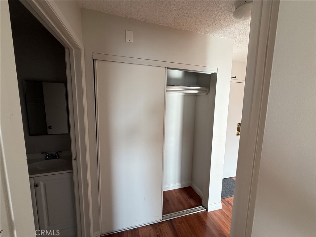 400 N Hobart Boulevard - Photo 14