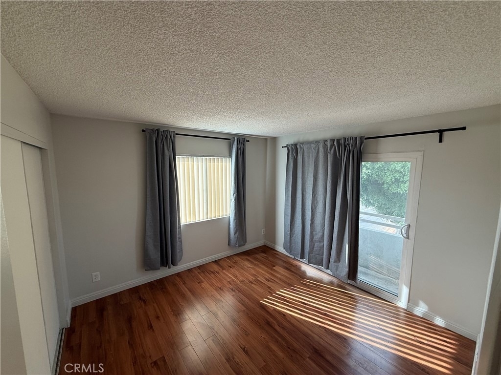 400 N Hobart Boulevard - Photo 7