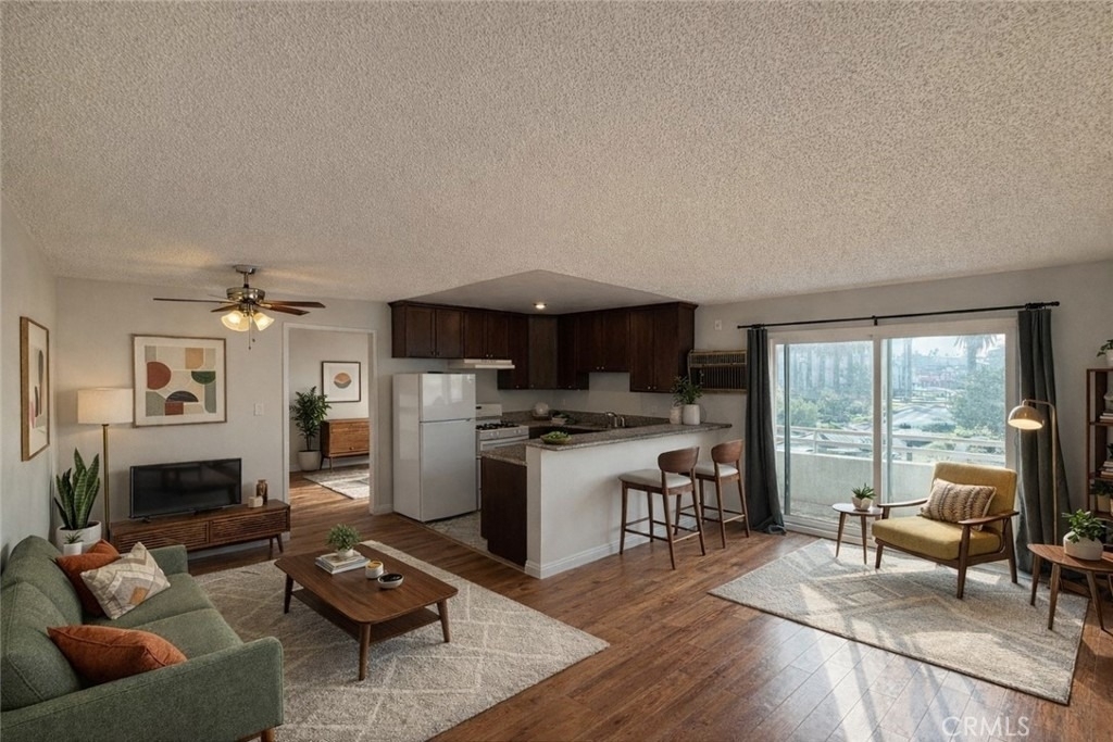 400 N Hobart Boulevard - Photo 2