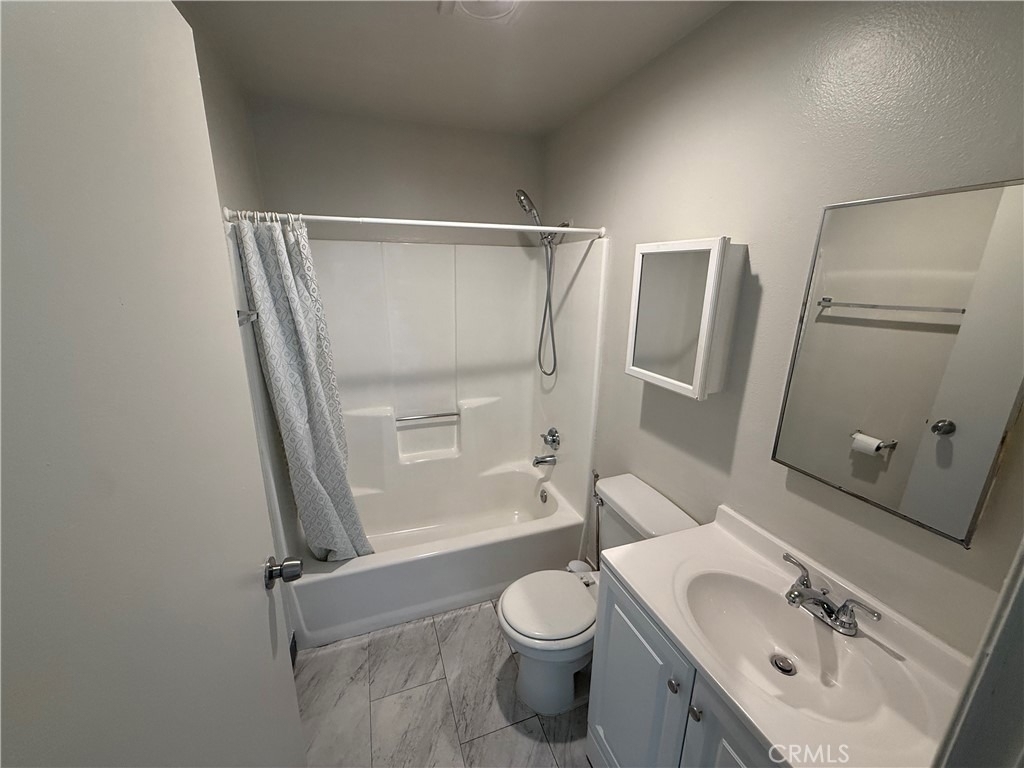 400 N Hobart Boulevard - Photo 3