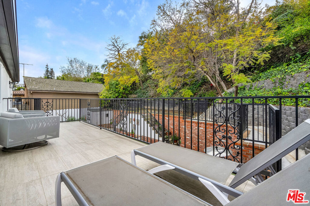 751 Westholme Avenue - Photo 23