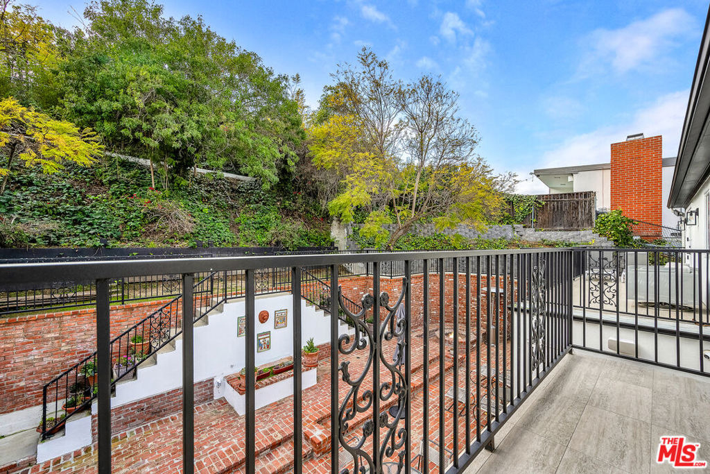 751 Westholme Avenue - Photo 21