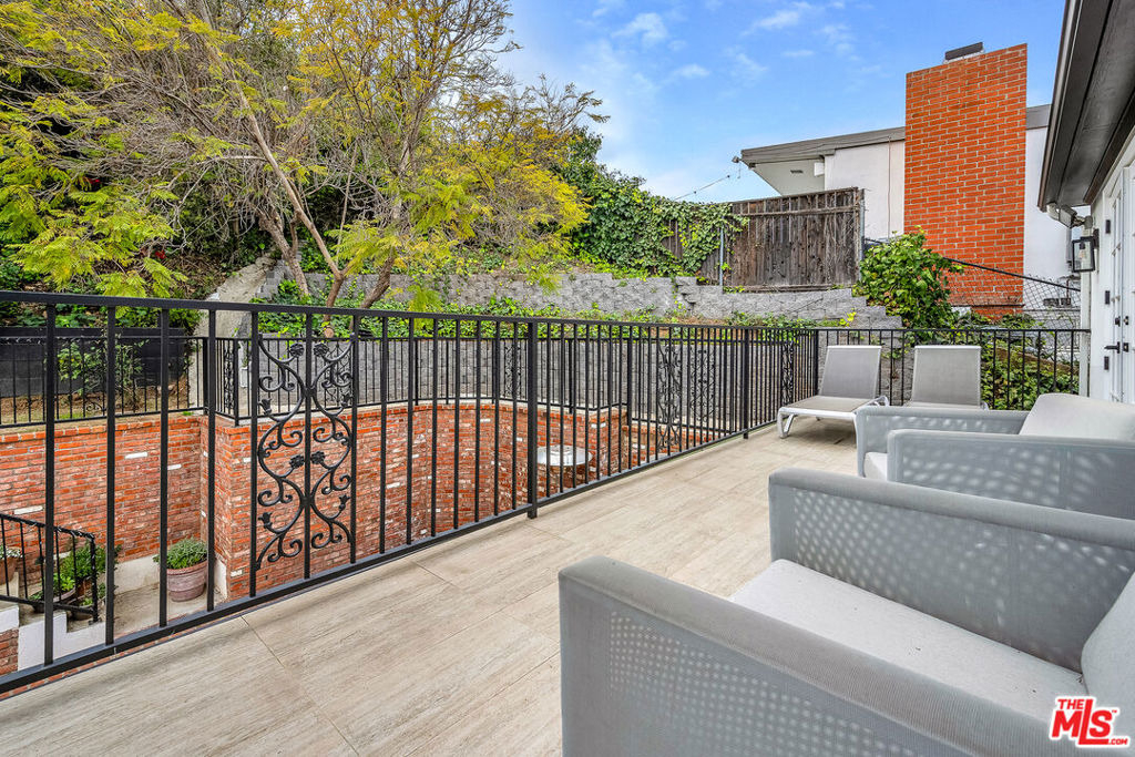 751 Westholme Avenue - Photo 35