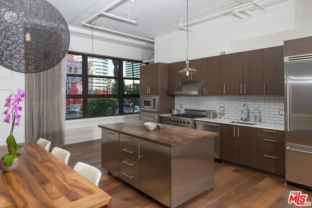 1645 Vine Street - Photo 11