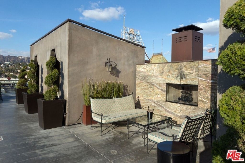 1645 Vine Street - Photo 30