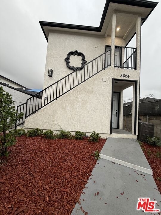 8624 Graham Avenue - Photo 0