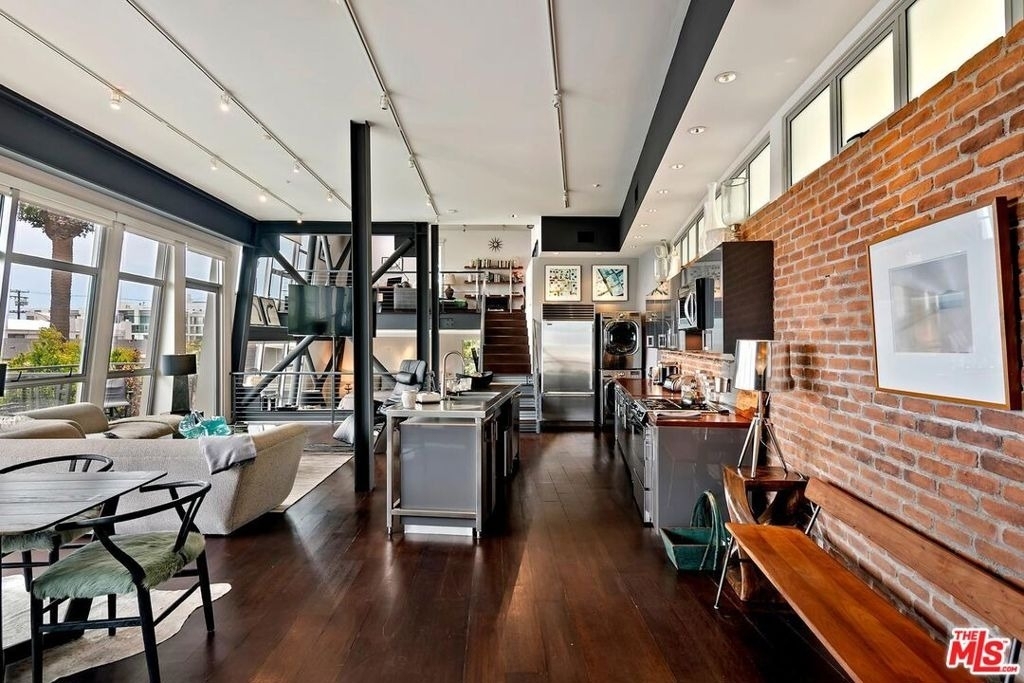 1513 9th Street - Photo 0