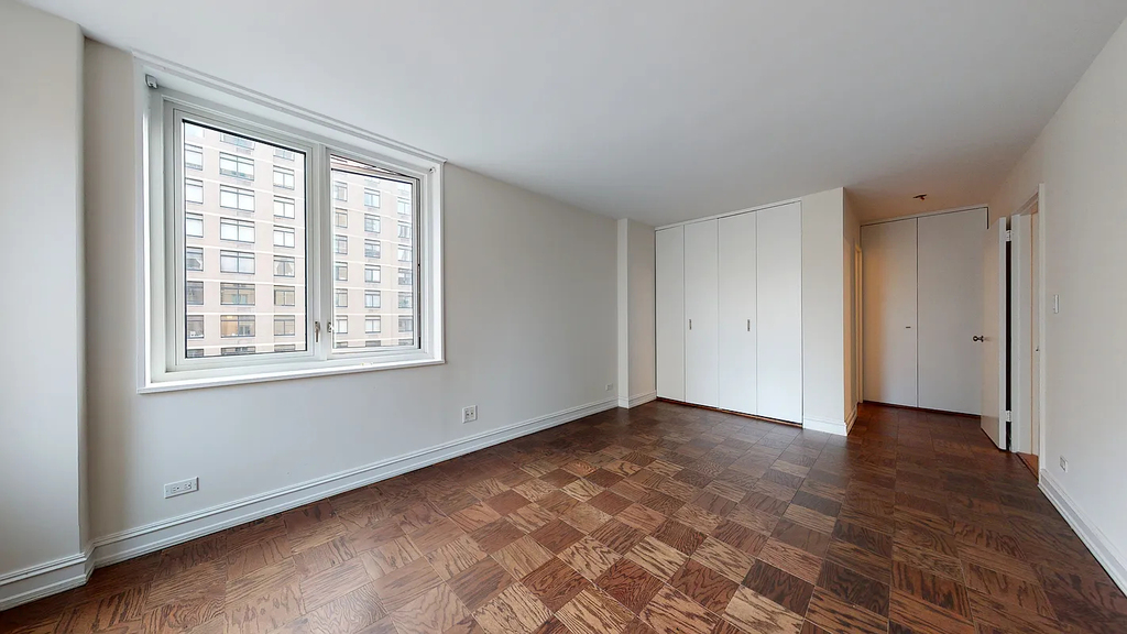 East 71st St and 1st Ave - Photo 8