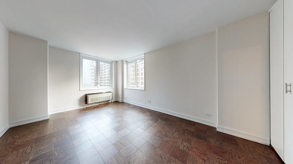 East 71st St and 1st Ave - Photo 7