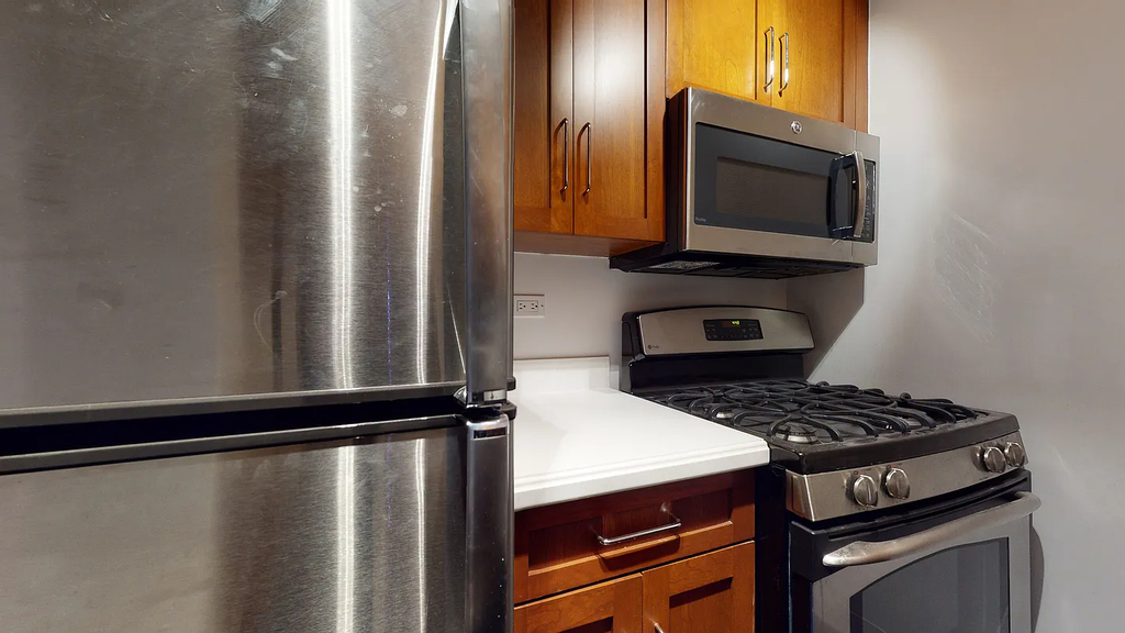 East 71st St and 1st Ave - Photo 4