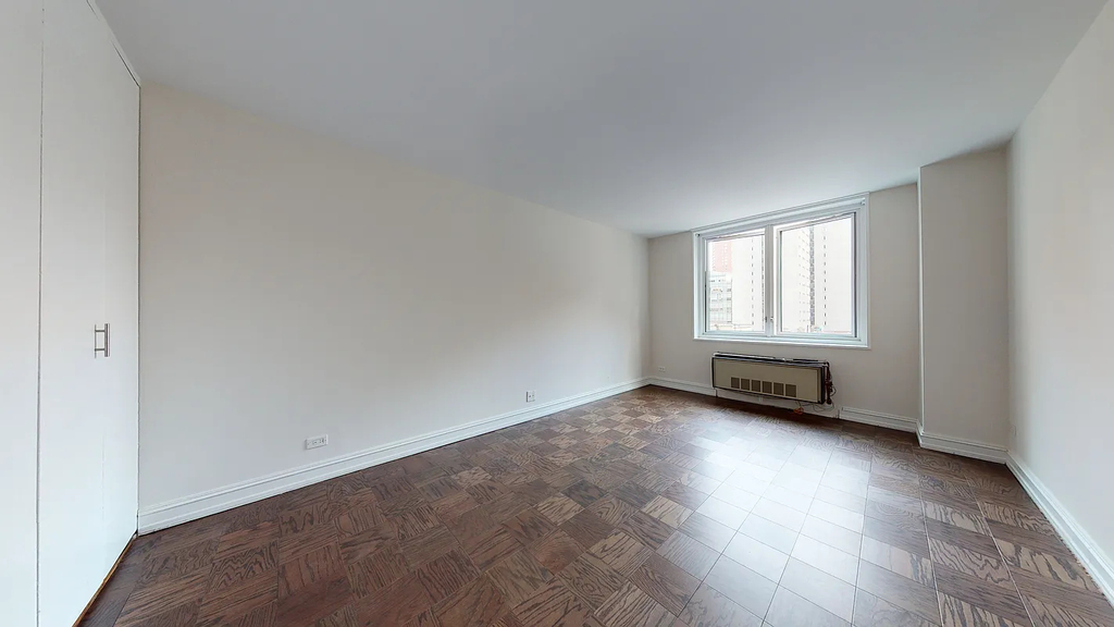 East 71st St and 1st Ave - Photo 10