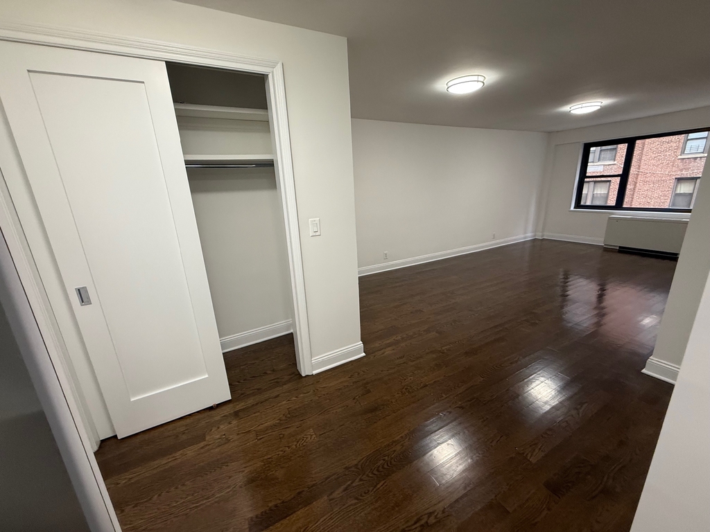 East 56th Street - Photo 7