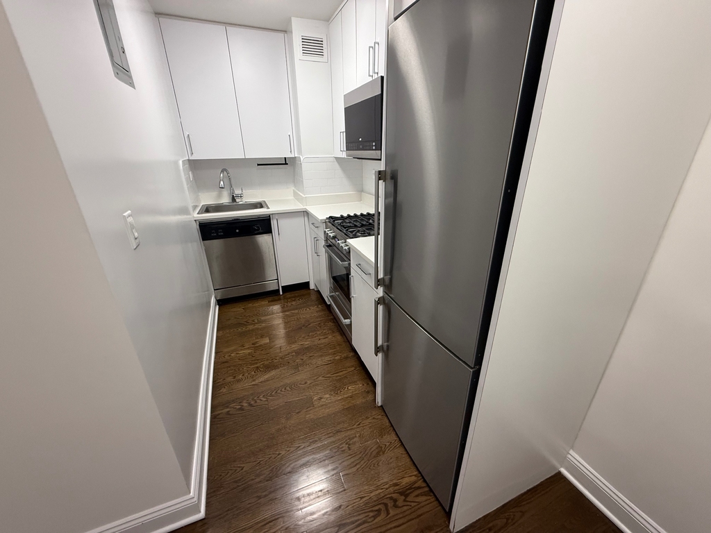 East 56th Street - Photo 3