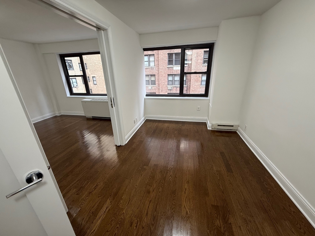 East 56th Street - Photo 5