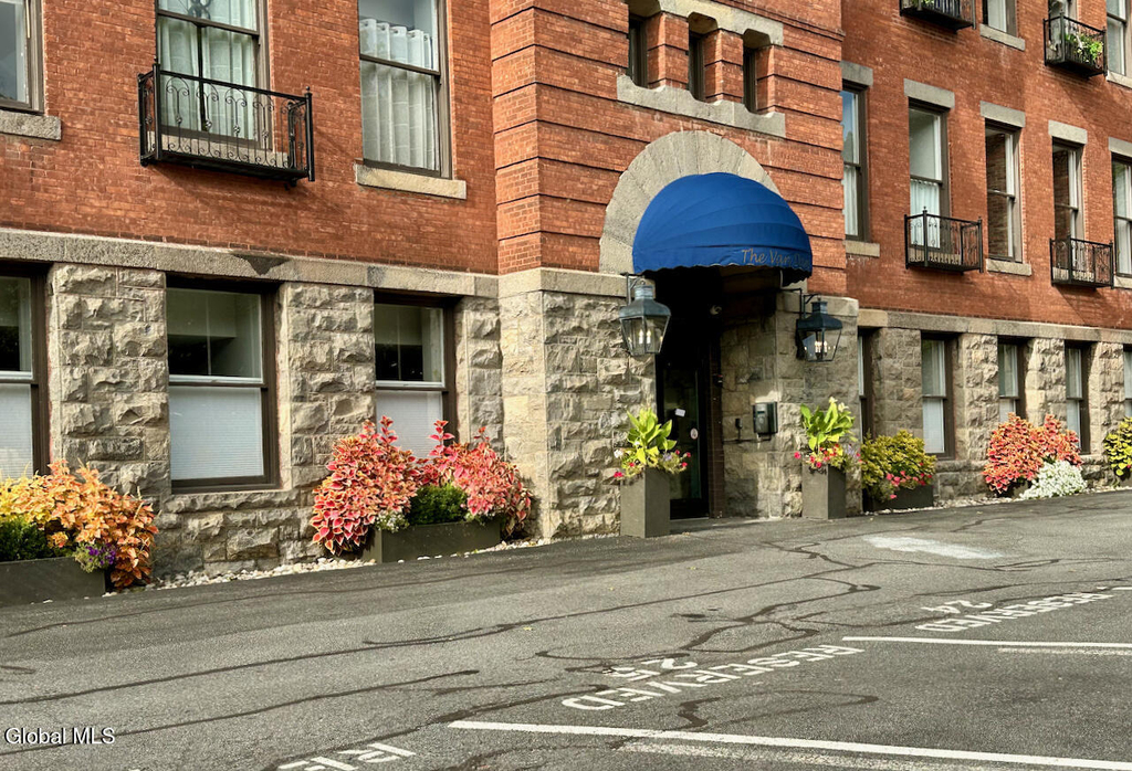 77 Van Dam Street - Photo 1