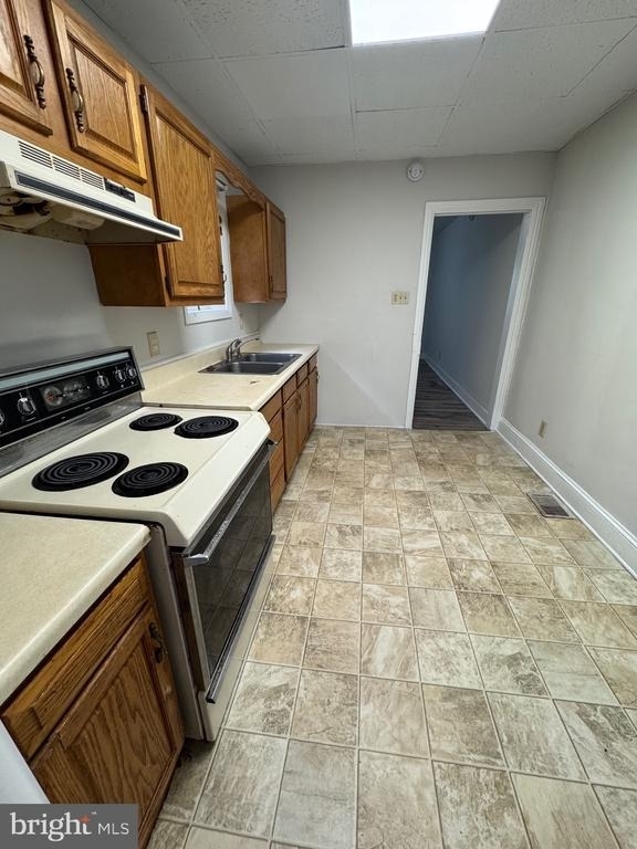 525 E Market Street - Photo 5