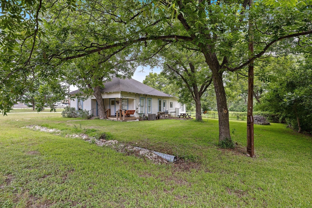 103 E Willis St - Photo 2