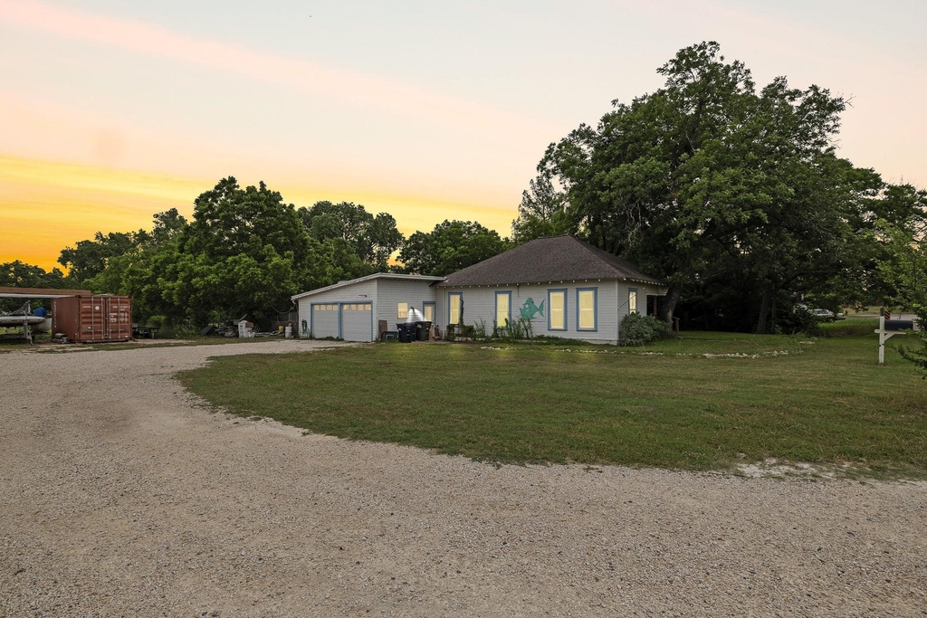 103 E Willis St - Photo 1