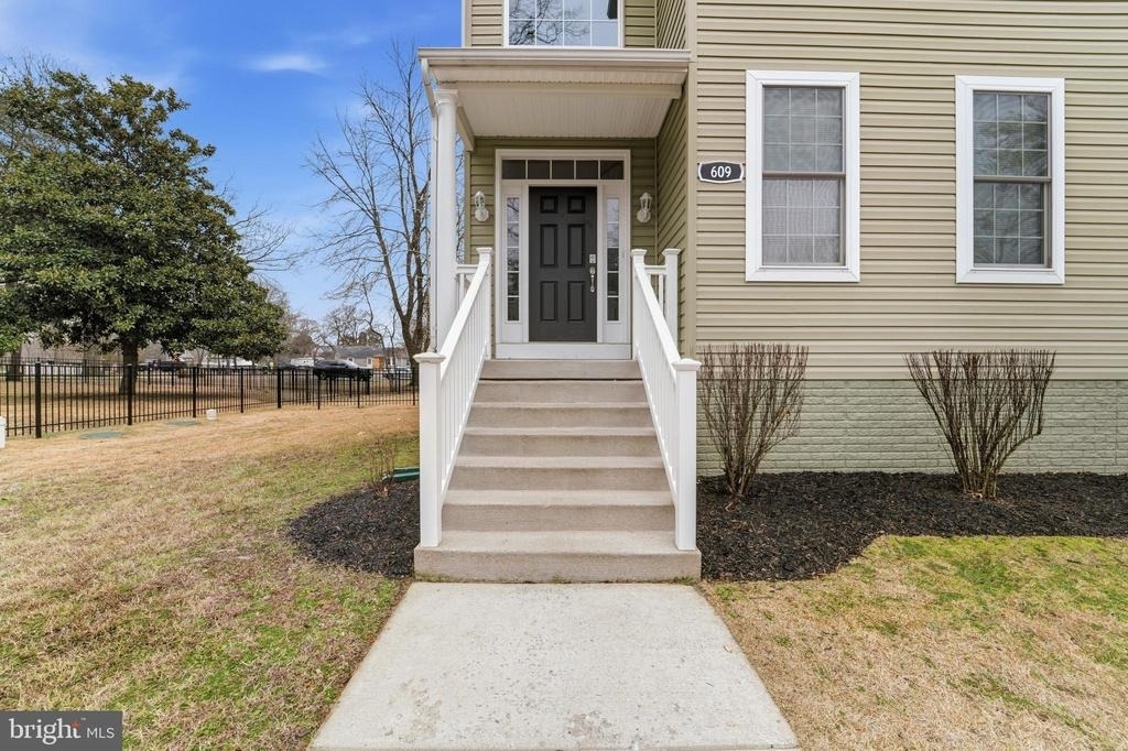 609 Tebbston Drive - Photo 2