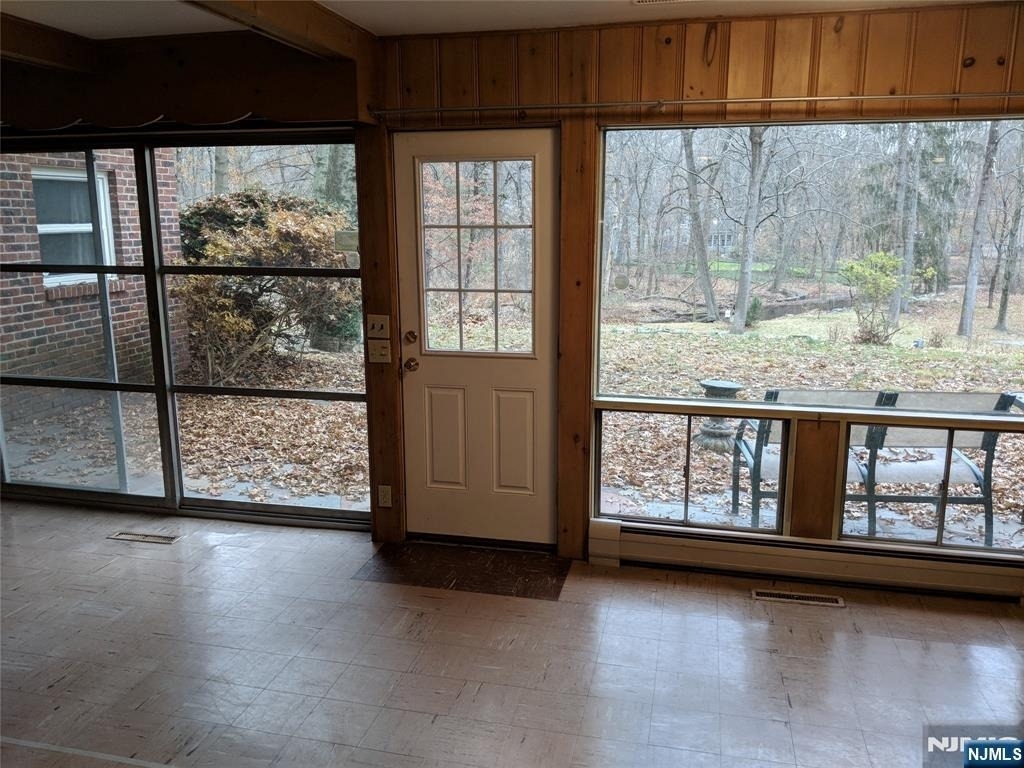 711 W Saddle River - Photo 33