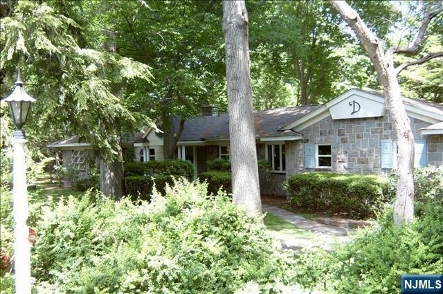 711 W Saddle River - Photo 0