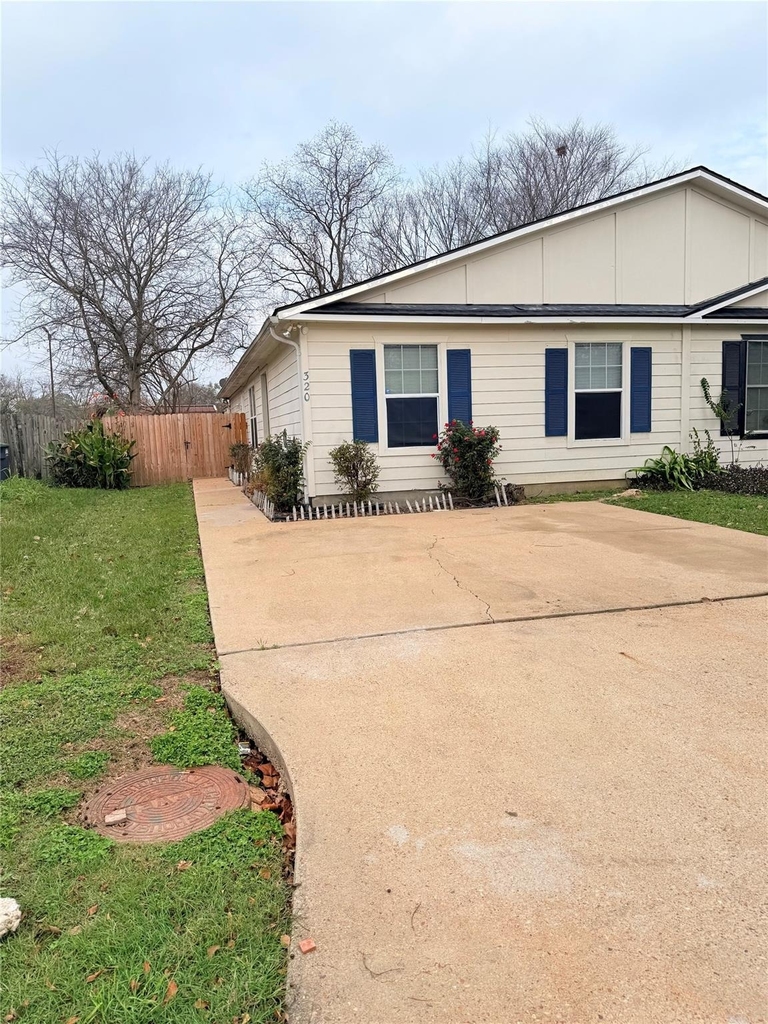 320 Willowick Street - Photo 1