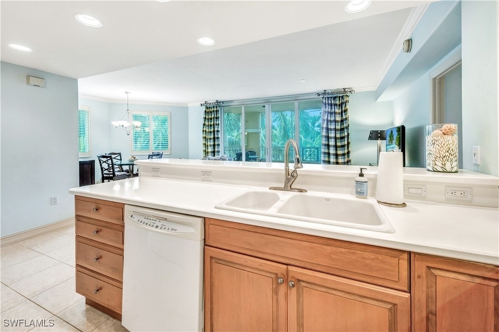 2748 Tiburon Boulevard E - Photo 13