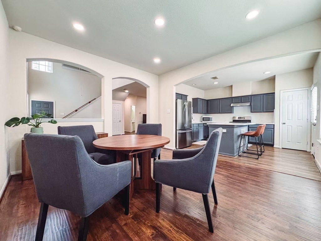 3923 Calgary Circle - Photo 5