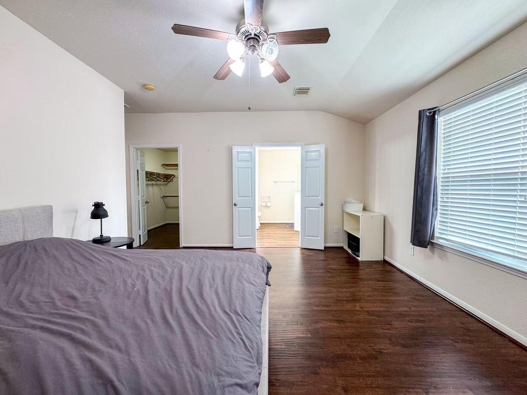 3923 Calgary Circle - Photo 13