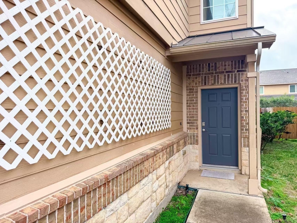 3923 Calgary Circle - Photo 1
