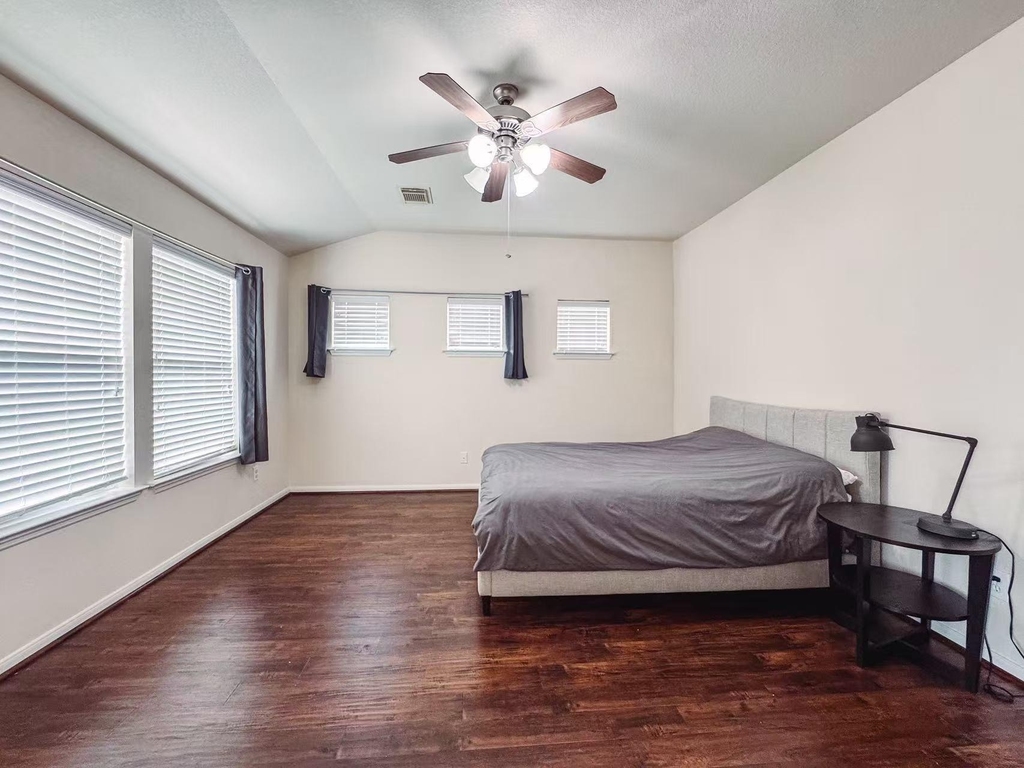 3923 Calgary Circle - Photo 12