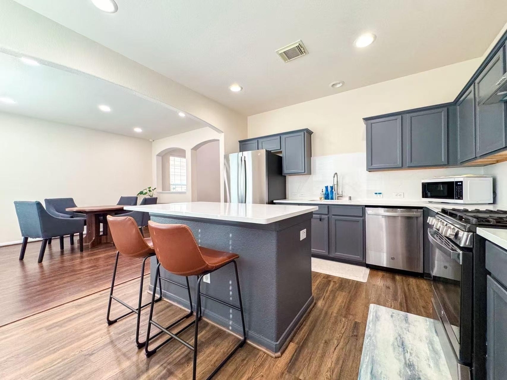 3923 Calgary Circle - Photo 7