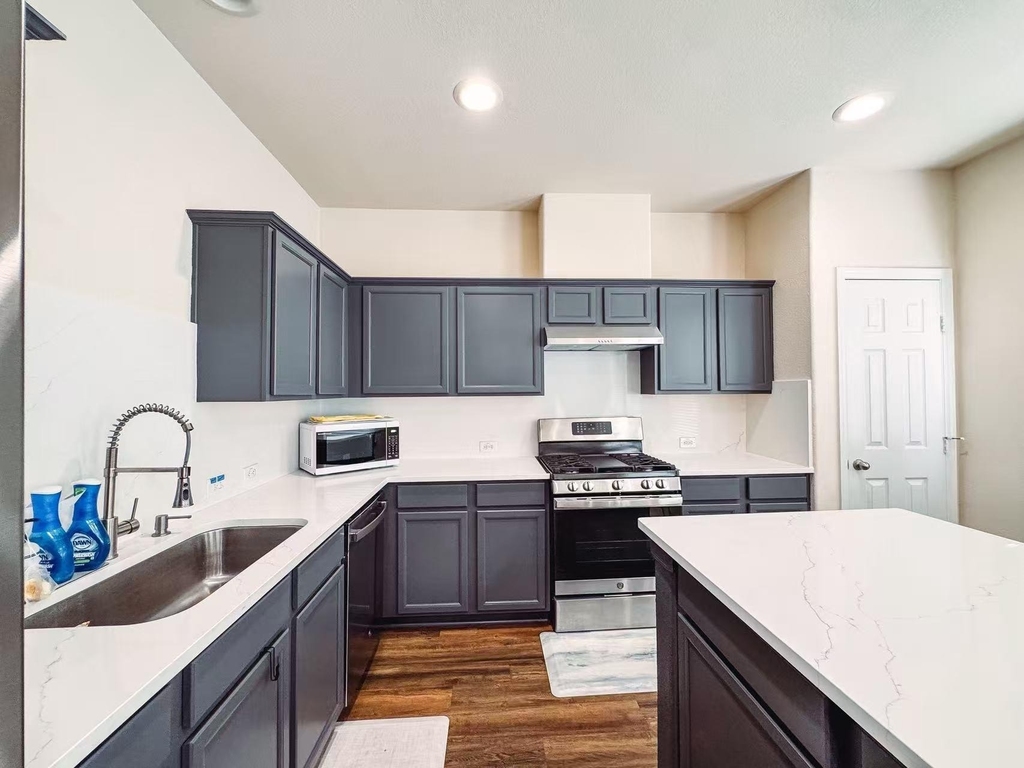 3923 Calgary Circle - Photo 6
