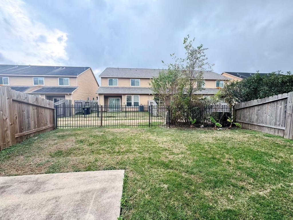 3923 Calgary Circle - Photo 24