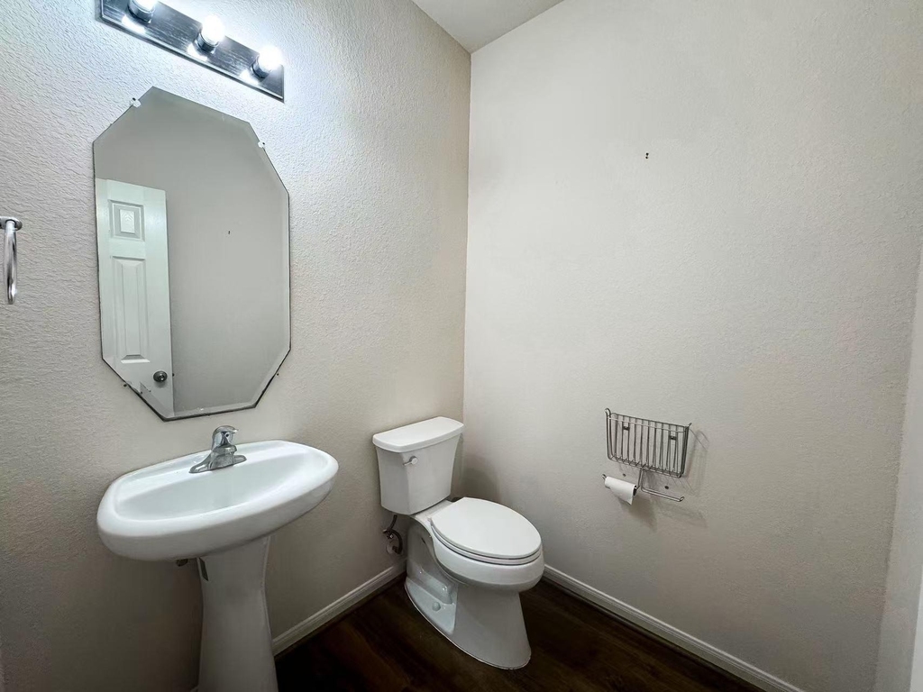 3923 Calgary Circle - Photo 8