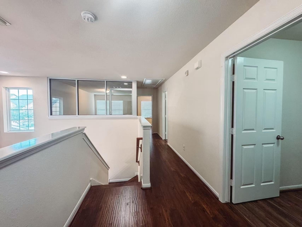 3923 Calgary Circle - Photo 10