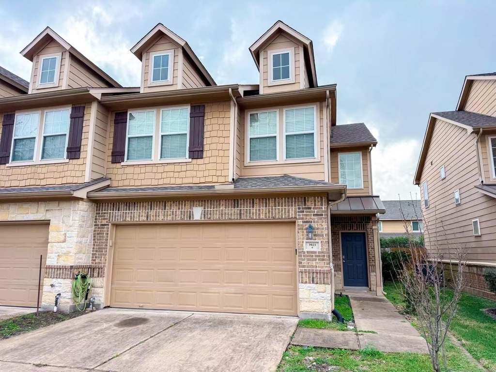 3923 Calgary Circle - Photo 0