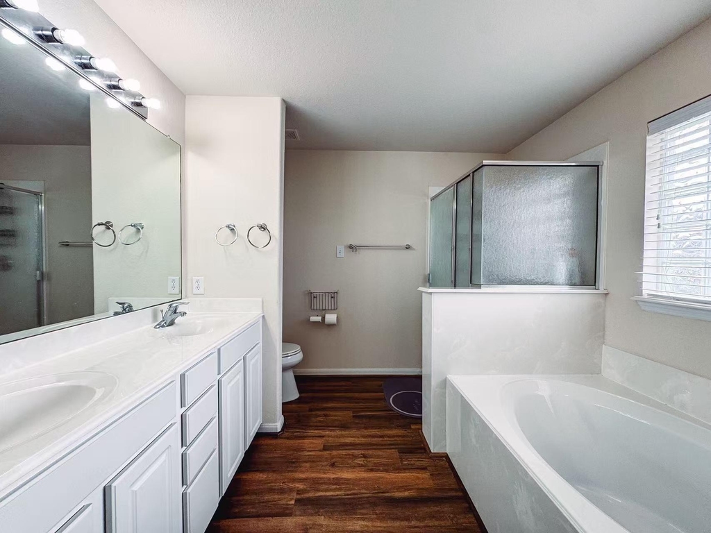 3923 Calgary Circle - Photo 14