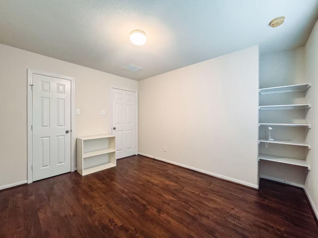 3923 Calgary Circle - Photo 17