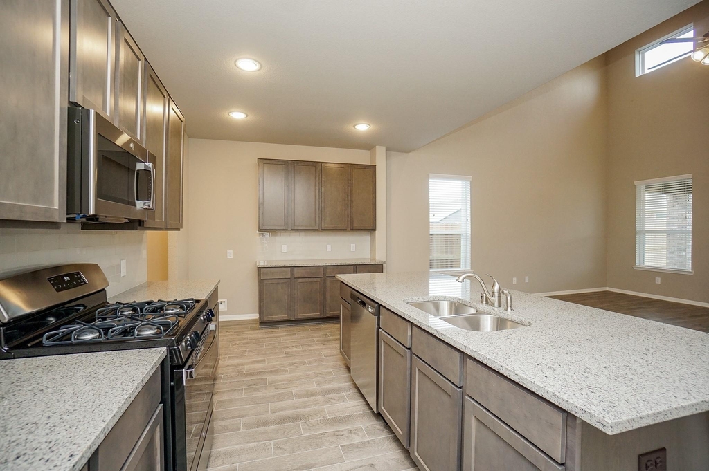 5463 Grand View Drive - Photo 8