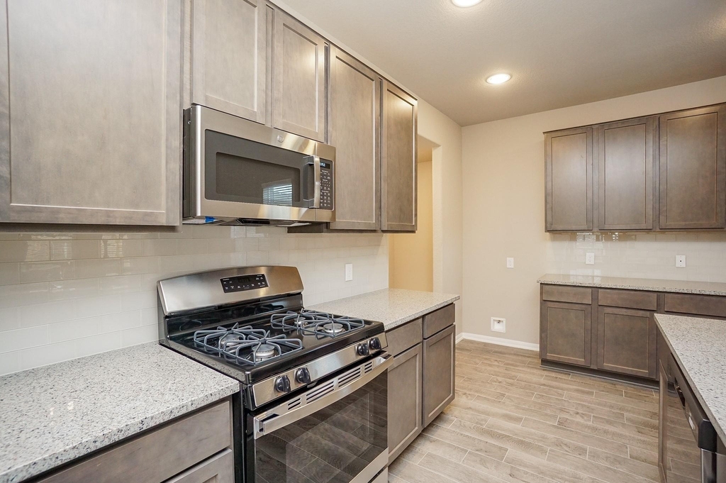 5463 Grand View Drive - Photo 9